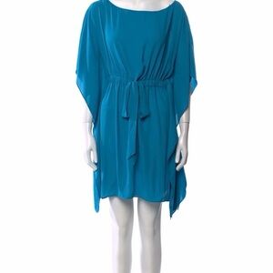 Alice + Olivia
Bateau Neckline Mini Dress
Size: L